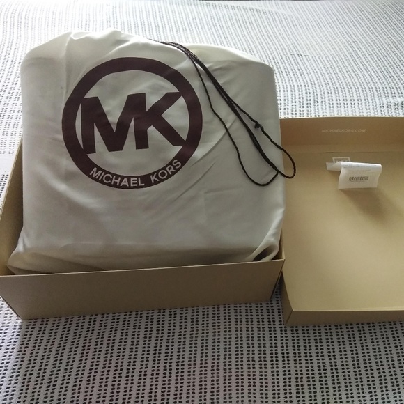 Michael Kors Travel Tote Bag - Picture 3 of 4